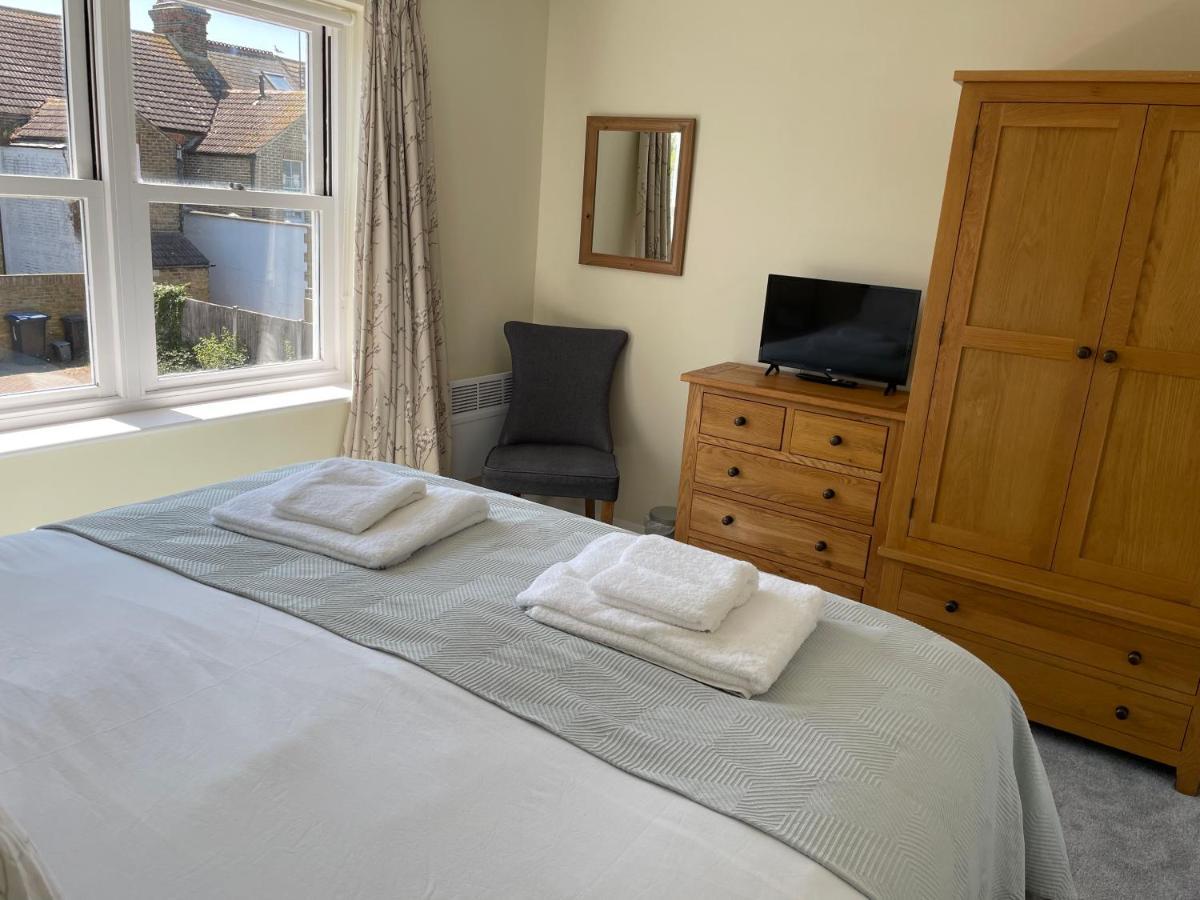Courtyard House, With Parking And Patio Garden Villa Whitstable Eksteriør billede